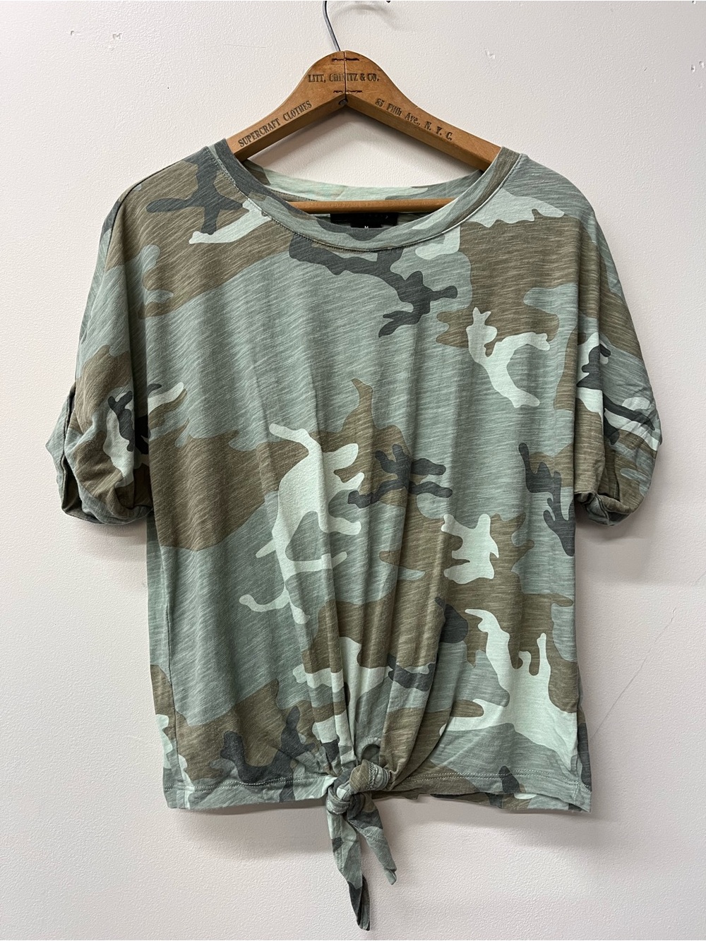 Anthropologie sanctuary Camo Tie-Front Short Sleeve Men's Shirt - Green